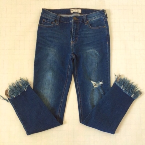 Free People Mid Rise Raw Frayed Fringe Hem Dark Wash Fringe Ankle Skinny Jeans - Picture 15 of 16